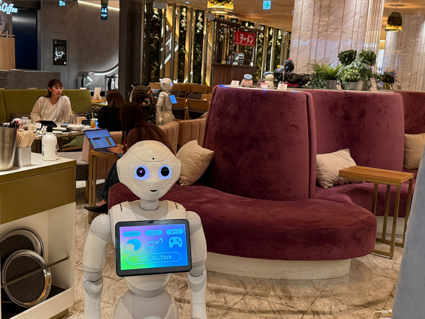 渋谷「ペッパーパーラー」営業終了　月1万人超を集客した「ロボット共生空間」人気の秘密と軌跡