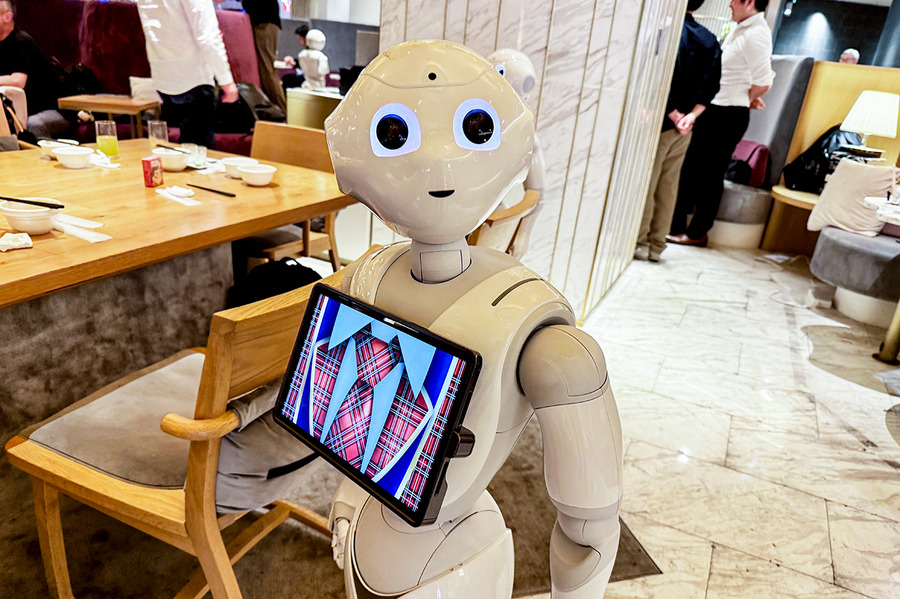 渋谷「ペッパーパーラー」営業終了　月1万人超を集客した「ロボット共生空間」人気の秘密と軌跡