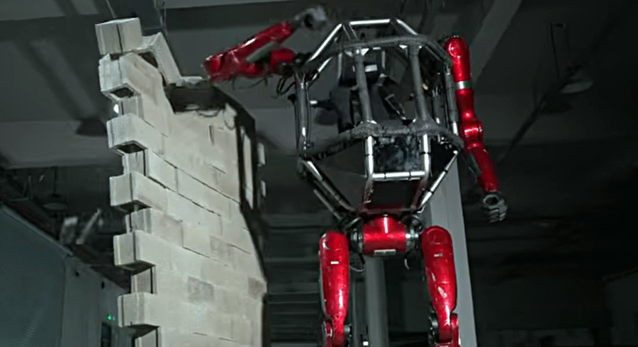 Unitreeが変形型で搭乗できる巨大ロボットをYouTube動画で公開　ノッシノッシと二足で歩く姿が圧巻　海外SNSの反応は・・