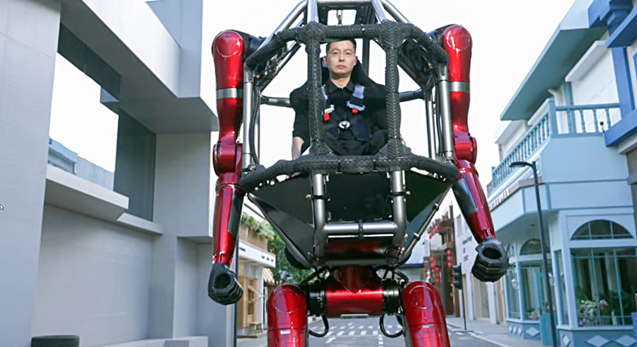Unitreeが変形型で搭乗できる巨大ロボットをYouTube動画で公開　ノッシノッシと二足で歩く姿が圧巻　海外SNSの反応は・・