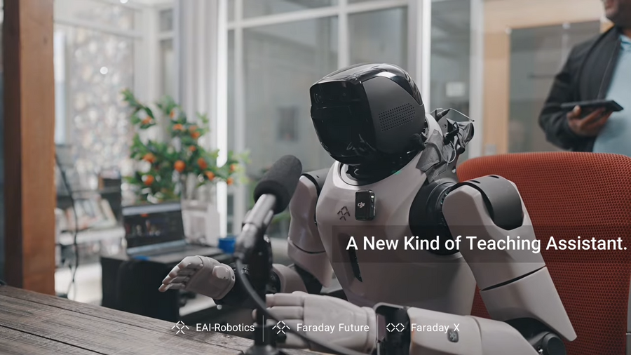 ヒューマノイド「FF Master」と四足歩行ロボット「FX Aegis」が教育現場に登場 ファラデー・フューチャー