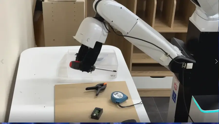 ロボットハンドツール「ラティス構造柔軟指」をフィジカルAI領域の研究開発に応用 KiQ Robotics