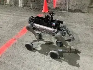 四足歩行ロボットが山岳トンネル切羽に進入 ポケット・クエリーズと鴻池組が実証実験で技術証明