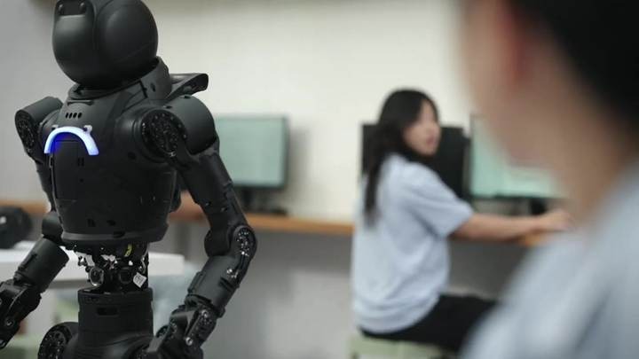 教育・研究向けのヒューマノイドに関する学習プラットフォームが登場 AGIBOT「X2 EDU」