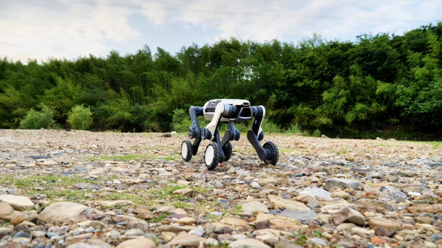 小型だけど高性能、四足歩行ロボット「Lynx S10」が砂利道や段差を攻略 DEEP Robotics