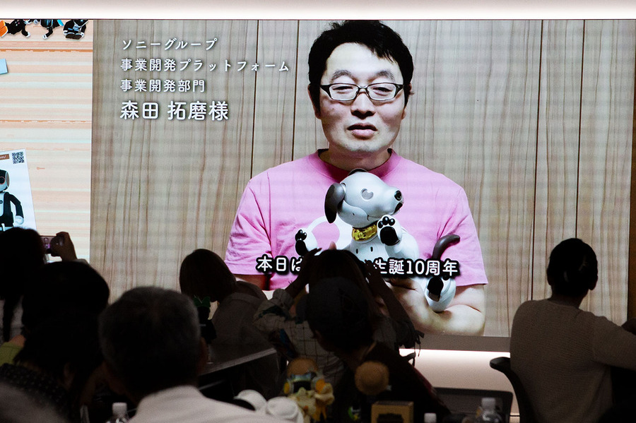 「ロボホン10周年記念イベント」参加レポート　約90台のロボホンが圧巻の集団パフォーマンス、オーナーと歩んだ10年を振り返る