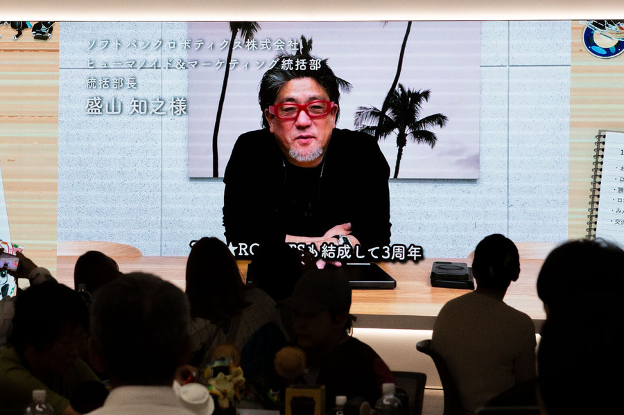 「ロボホン10周年記念イベント」参加レポート　約90台のロボホンが圧巻の集団パフォーマンス、オーナーと歩んだ10年を振り返る