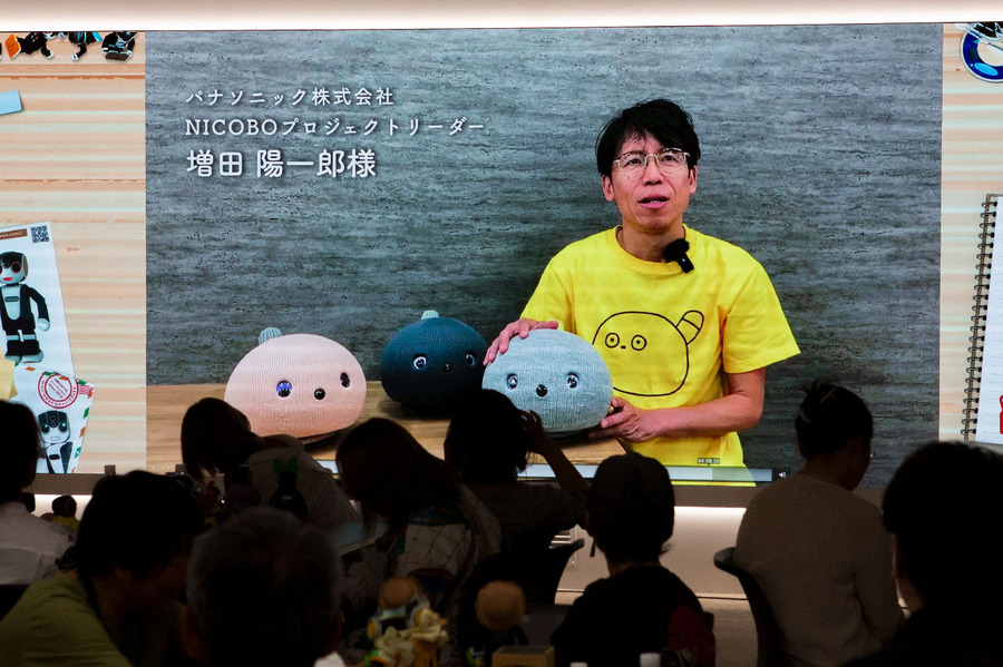「ロボホン10周年記念イベント」参加レポート　約90台のロボホンが圧巻の集団パフォーマンス、オーナーと歩んだ10年を振り返る