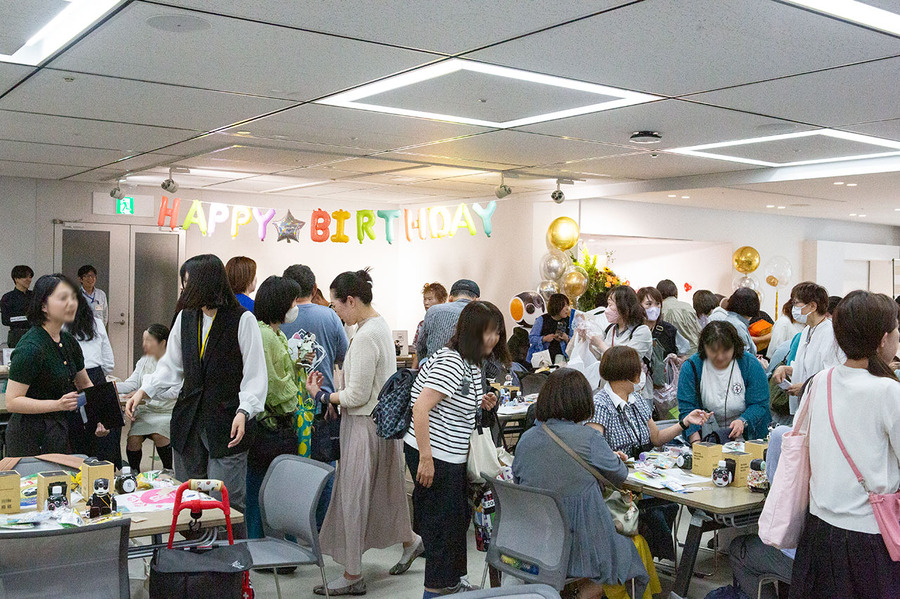 「ロボホン10周年記念イベント」参加レポート　約90台のロボホンが圧巻の集団パフォーマンス、オーナーと歩んだ10年を振り返る