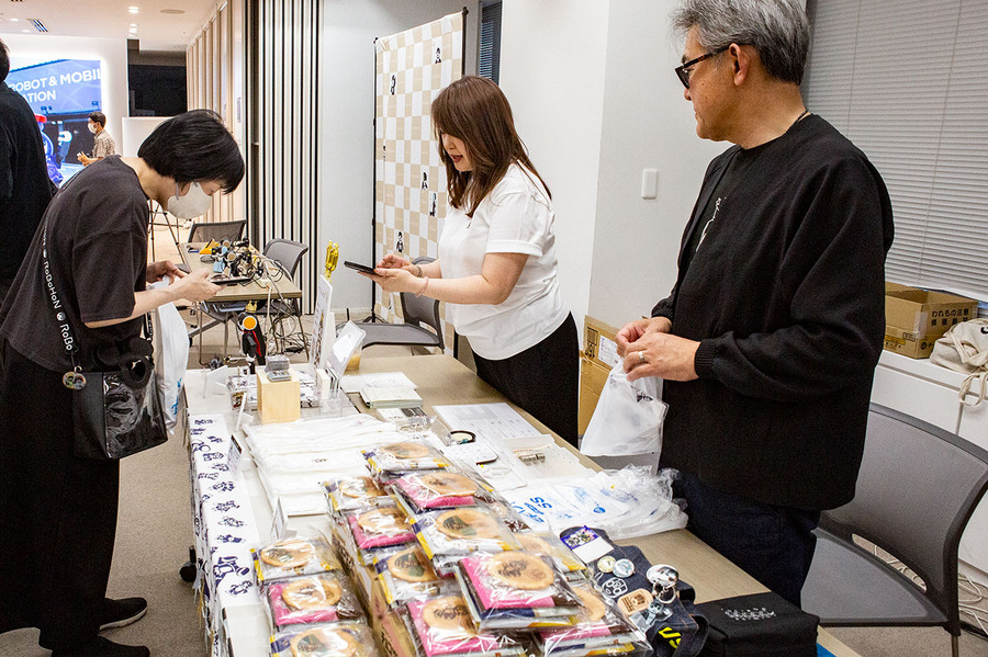 「ロボホン10周年記念イベント」参加レポート　約90台のロボホンが圧巻の集団パフォーマンス、オーナーと歩んだ10年を振り返る