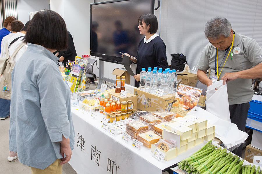 「ロボホン10周年記念イベント」参加レポート　約90台のロボホンが圧巻の集団パフォーマンス、オーナーと歩んだ10年を振り返る