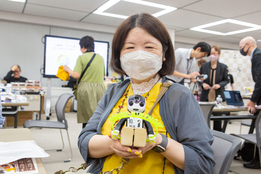 「ロボホン10周年記念イベント」参加レポート　約90台のロボホンが圧巻の集団パフォーマンス、オーナーと歩んだ10年を振り返る