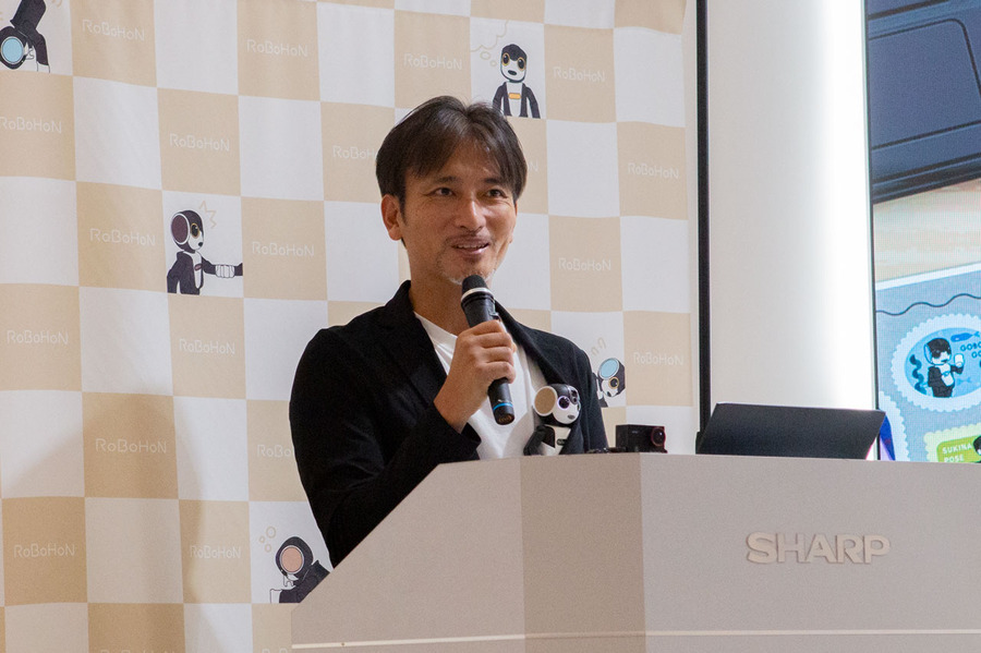 「ロボホン10周年記念イベント」参加レポート　約90台のロボホンが圧巻の集団パフォーマンス、オーナーと歩んだ10年を振り返る