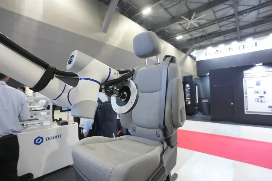 CR10A 自動車シート検査ワークステーション