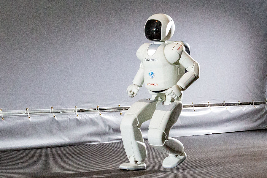 Honda「P2」「ASIMO」が切り拓いたヒューマノイド開発　開発者・竹中透氏が語るヒューマノイド開発秘話（WUAイベント）