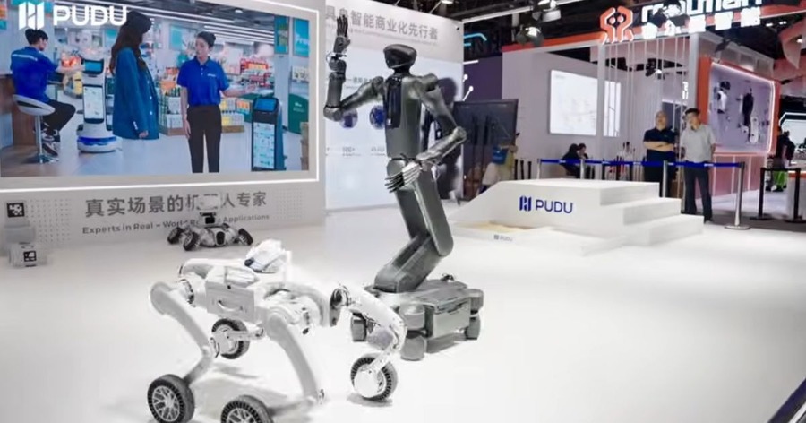 次世代セミヒューマノイド「PUDU D7」世界初披露 上海で開催された「WAIC 2026」に出展