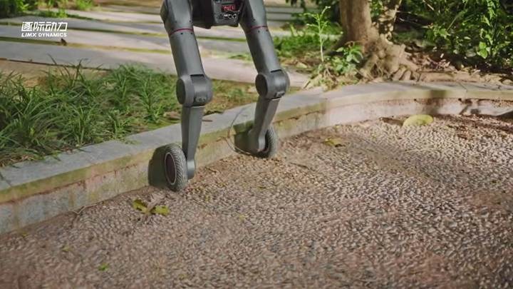 ヒューマノイド「TRON 2」、植木の水やり・ラストワンマイル配送など自律実行｜LimX Dynamics