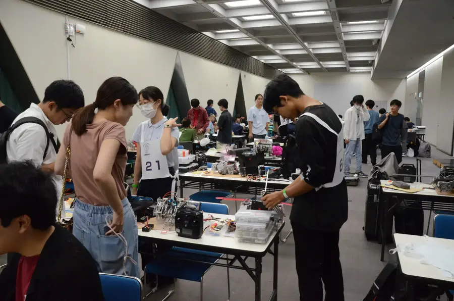 自作ロボット96チームが激突「第31回かわさきロボット競技大会」823川崎市産業振興会館で開催