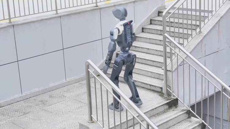 ヒューマノイド「DR02」が屋外階段を安定した足取りで上りきる映像を公開 DEEP Robotics