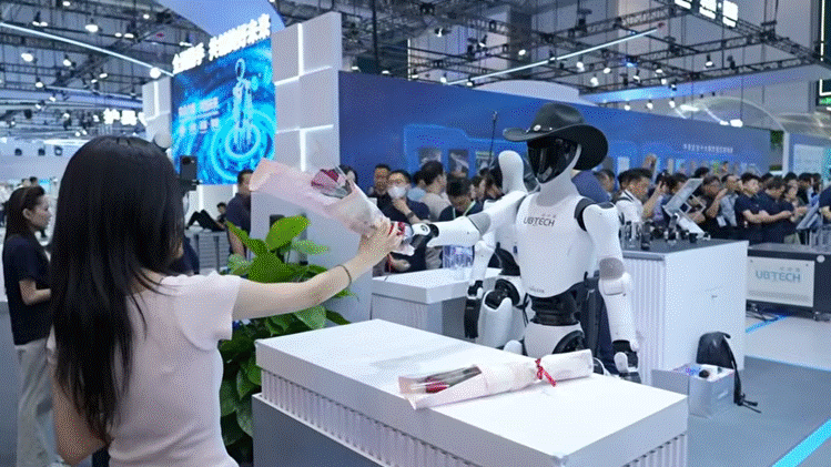 UBTECH、ヒューマノイド4機種を「WRC2026」で披露 接客・物流・製造・生活など場面ごとの活用用途を紹介