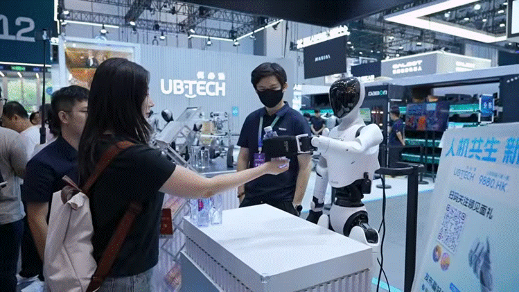 UBTECH、ヒューマノイド4機種を「WRC2026」で披露 接客・物流・製造・生活など場面ごとの活用用途を紹介