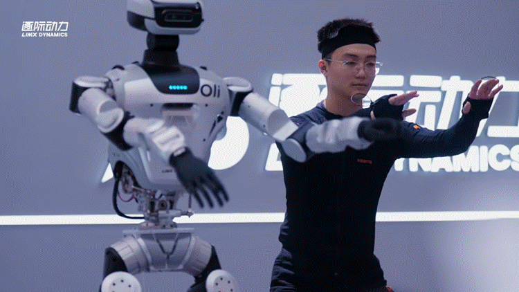 ヒューマノイドがダンスパフォーマンスを披露 中国北京で開催「WRC2026」LimX Dynamics出展の映像