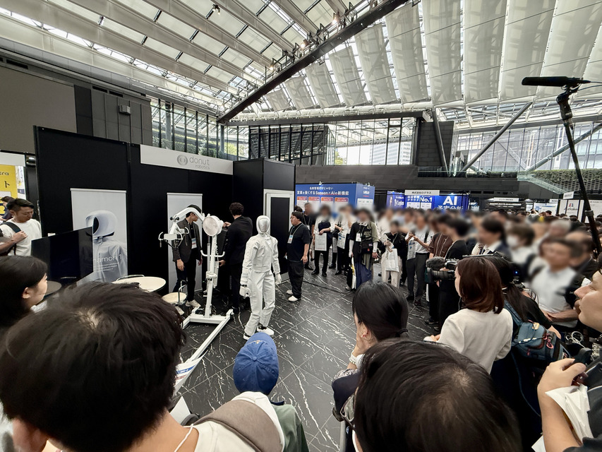 「AI博覧会」でフィジカルAIに人だかり　全天候型ヒューマノイド国内初展示、今秋発表の新モデルがキレキレのダンスを披露