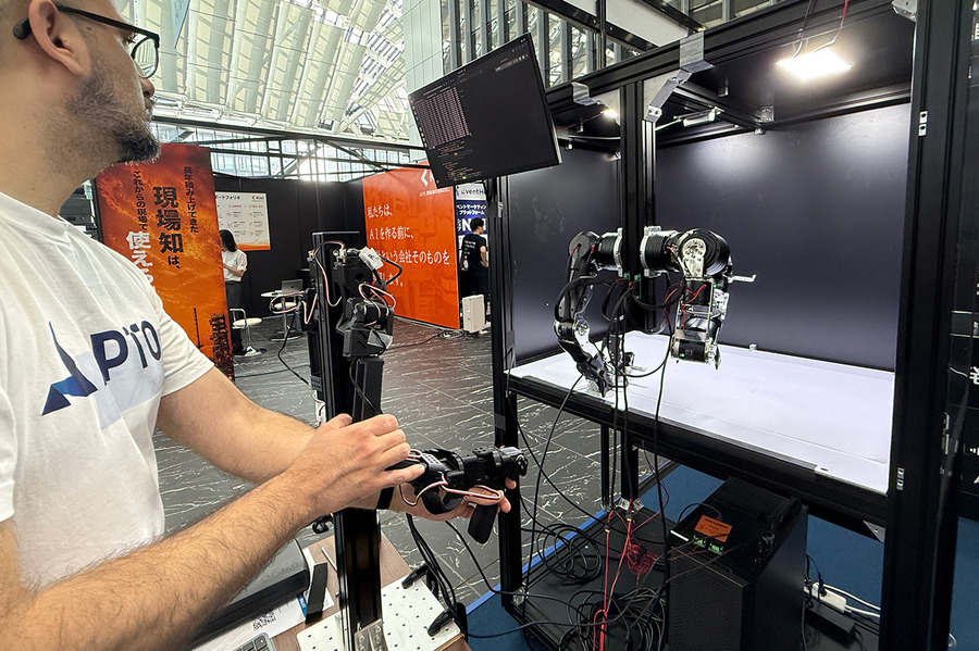 「AI博覧会」でフィジカルAIに人だかり　全天候型ヒューマノイド国内初展示、今秋発表の新モデルがキレキレのダンスを披露