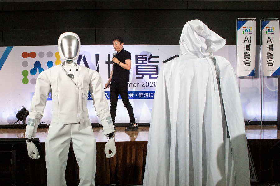「AI博覧会」でフィジカルAIに人だかり　全天候型ヒューマノイド国内初展示、今秋発表の新モデルがキレキレのダンスを披露