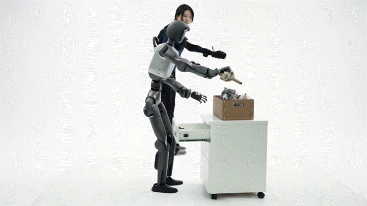 人の全身動作をヒューマノイドが再現、Booster Roboticsが全身遠隔操作プラットフォーム「Booster T2」の映像を公開