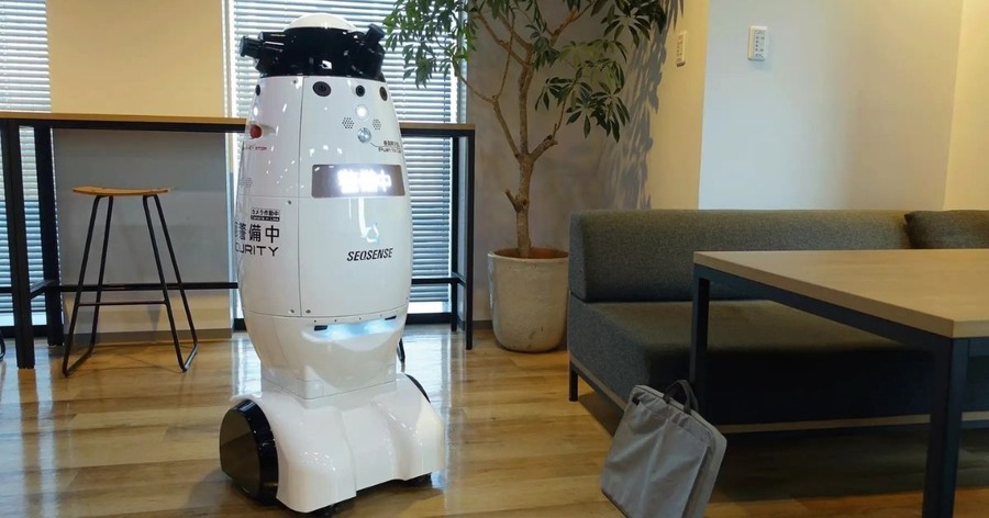 アイリスグループSEQSENSE、警備ロボットSQ-2に変化検知機能を追加 AIが基準状態との違いを自動判別