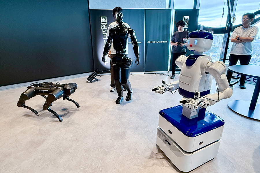 「日本には現場がある」ZEALSが準国産ヒューマノイド「D1」を開発　OS・AIモデルを垂直統合、AWSで学習データ基盤構築
