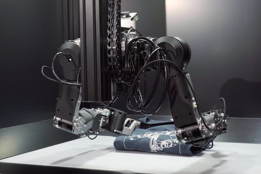 元TBS国山ハセン氏登壇のフィジカルAIで介護を救えるかのセッション＆助手ロボット「Ena」実機デモ EnacticがH.C.R.2026に出展