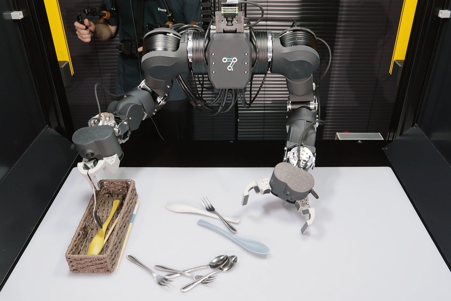 元TBS国山ハセン氏登壇のフィジカルAIで介護を救えるかのセッション＆助手ロボット「Ena」実機デモ EnacticがH.C.R.2026に出展