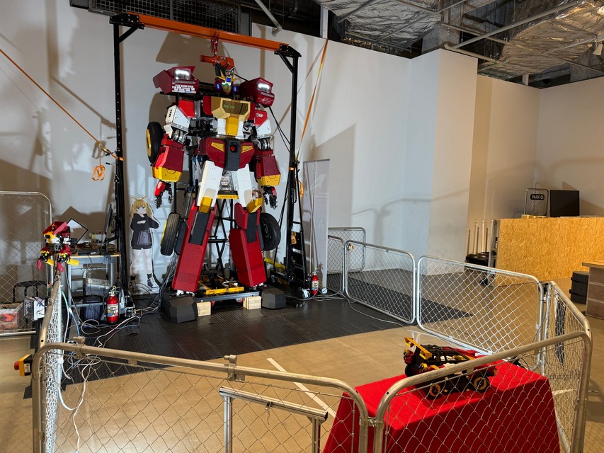 開発中の変形ヒューマノイド「勇者ファイバリオン」を東京・有楽町で期間限定公開 BRAVE ROBOTICS