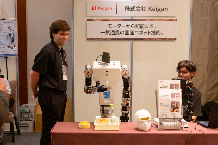 国産汎用ロボット7社の試作機を一堂に公開、フィジカルAI実装へ前進　ugoは新型セミヒューマノイド「ugo Nova」を初披露
