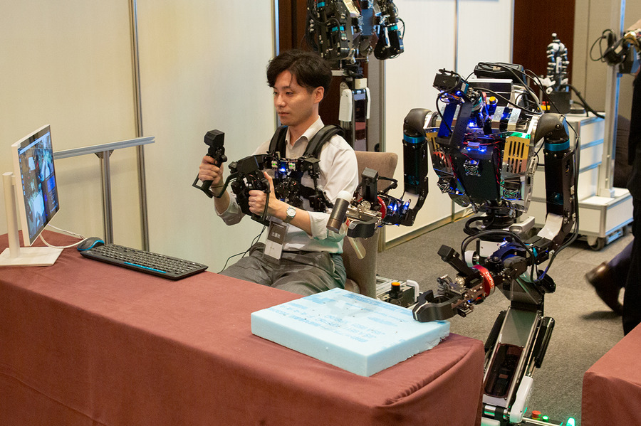 国産汎用ロボット7社の試作機を一堂に公開、フィジカルAI実装へ前進　ugoは新型セミヒューマノイド「ugo Nova」を初披露