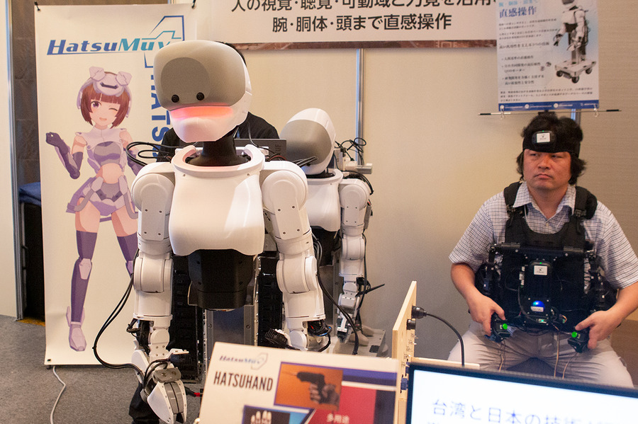 国産汎用ロボット7社の試作機を一堂に公開、フィジカルAI実装へ前進　ugoは新型セミヒューマノイド「ugo Nova」を初披露