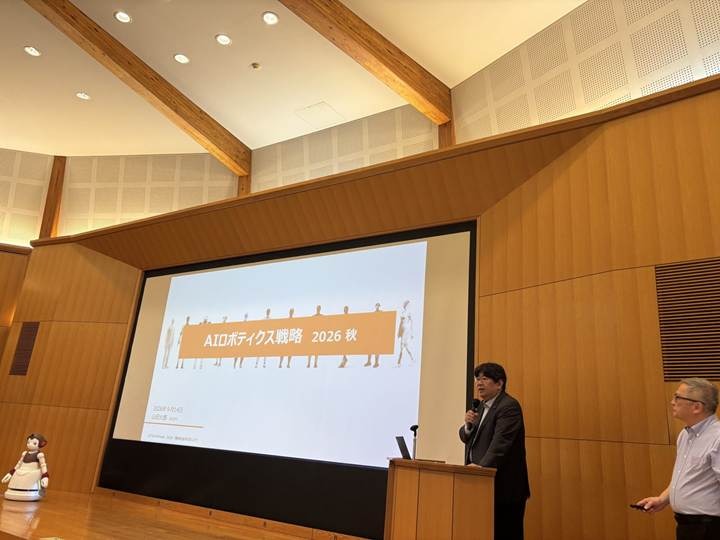 AIロボットが切り拓く日本の未来とは 「LOVOT」や「はなちゃん」がステージに登場したRobiZy総会シンポジウム