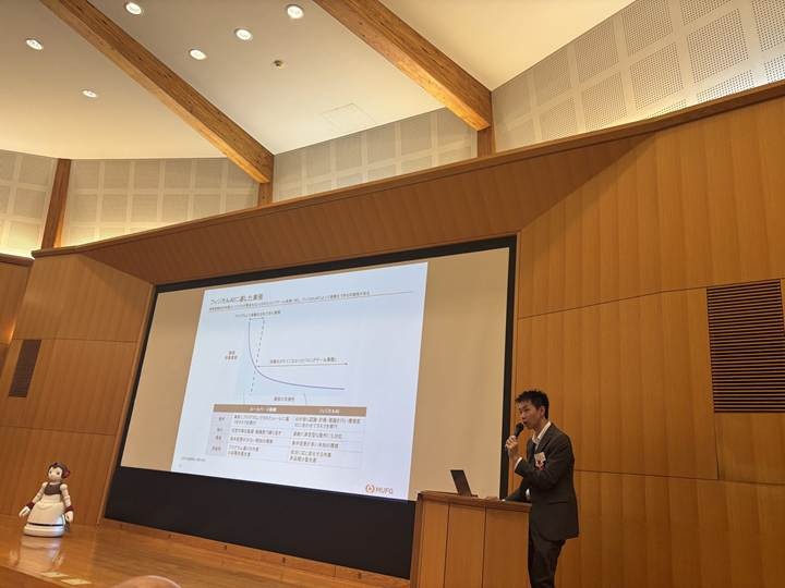 AIロボットが切り拓く日本の未来とは 「LOVOT」や「はなちゃん」がステージに登場したRobiZy総会シンポジウム