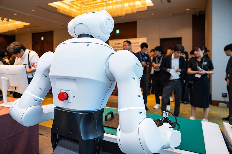 「フィジカルAI時代に最適なロボット」とは何か　ugo新型セミヒューマノイド「Nova」と開発・運用基盤が誕生した理由