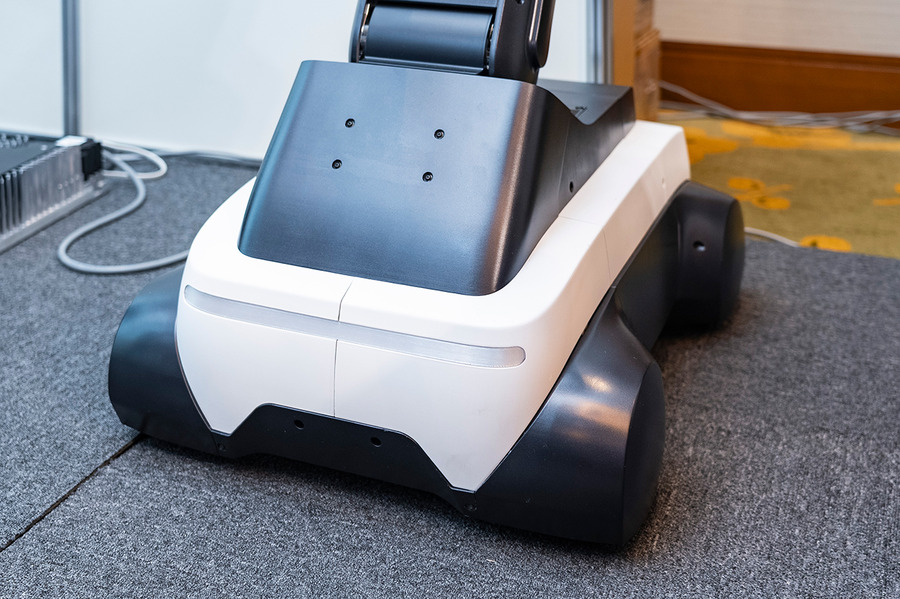 「フィジカルAI時代に最適なロボット」とは何か　ugo新型セミヒューマノイド「Nova」と開発・運用基盤が誕生した理由