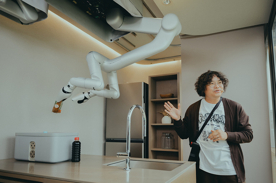 MW「来年は家事ロボットの自律動作を披露へ」VLAと年間5万時間の実世界データでフィジカルAI開発を加速