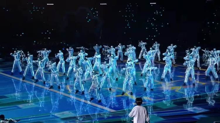 Unitreeヒューマノイド19体が人間ダンサー120人と共演 WorldSkills Shanghai 2026開会式