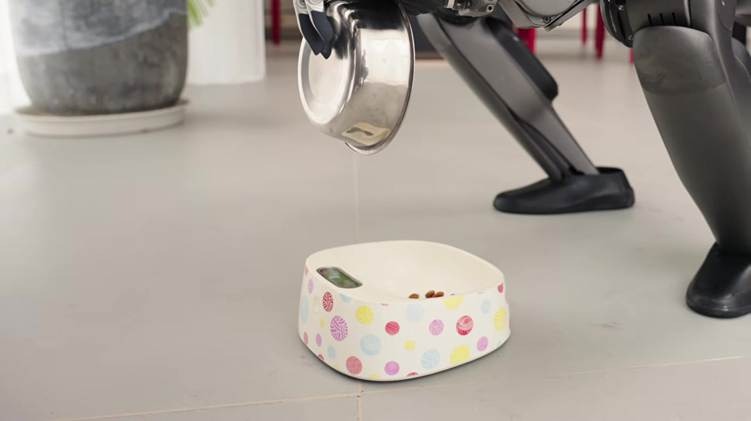 ヒューマノイド「Booster T2」が家事をこなす様子の映像 Booster Robotics