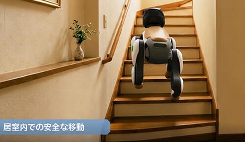 川崎重工、フィジカルAIで高齢者の生活を支えるソーシャルロボット「Home LEO」の試作機を完成 2028年度の市場投入を予定