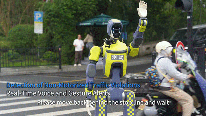 ヒューマノイドが公道に出て「新たな交通指導員」に DEEP Roboticsが杭州で実証実験