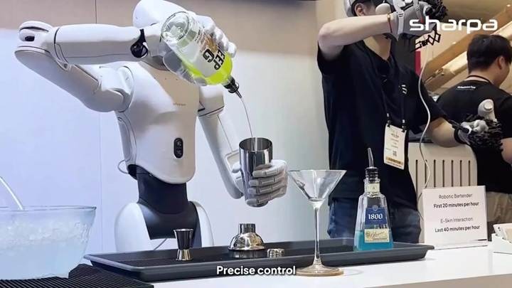 ヒューマノイドがデータグローブと21自由度ロボットハンドの組み合わせで本領発揮 SharpaがIROS 2026で示した高度な遠隔操作