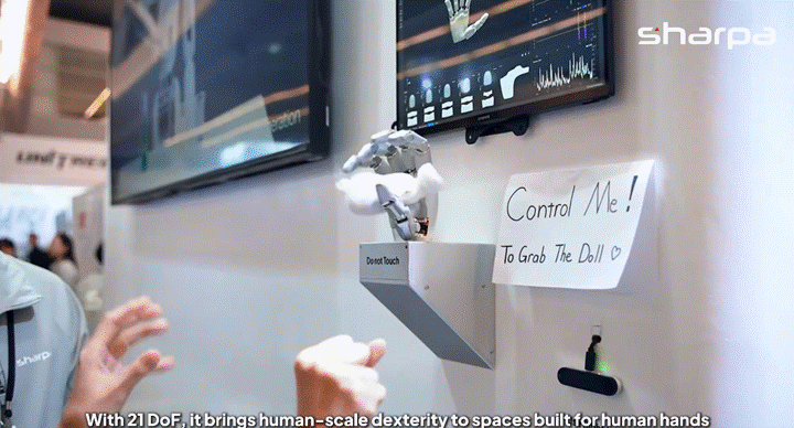 ヒューマノイドがデータグローブと21自由度ロボットハンドの組み合わせで本領発揮 SharpaがIROS 2026で示した高度な遠隔操作
