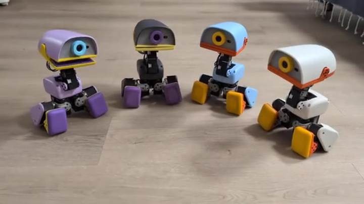 【動画】4体のアヒル型ロボット「Microduck」が魅せる即興合唱 Hugging Face傘下Pollen Robotics